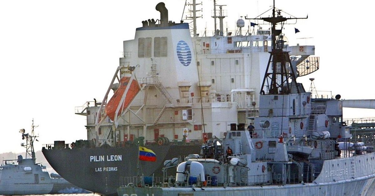 ترامب يعيد توظيف النفط الفنزويلي في خضم أزمة الطاقة.. تحركات متسارعة مع إغلاق هرمز