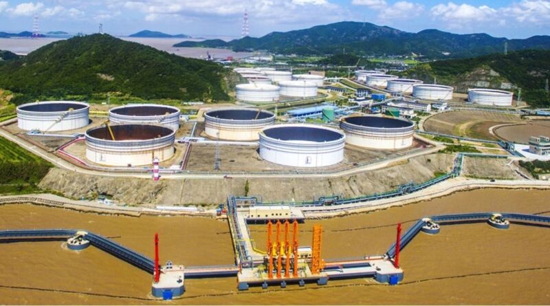 بلومبيرغ: الصين تضخ مليون برميل نفط يوميا لمواجهة تداعيات الحرب