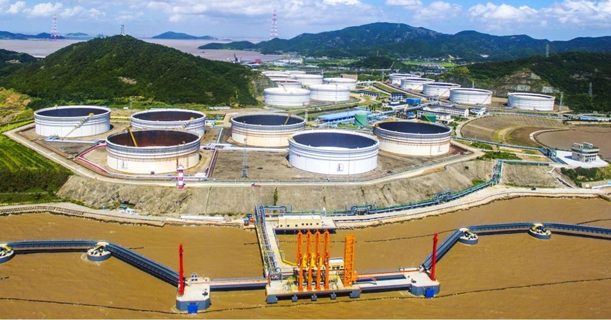 بلومبيرغ: الصين تضخ مليون برميل نفط يوميا لمواجهة تداعيات الحرب