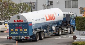 اليابان تسحب من مخزوناتها النفطية لمواجهة أزمة محتملة في الإمدادات