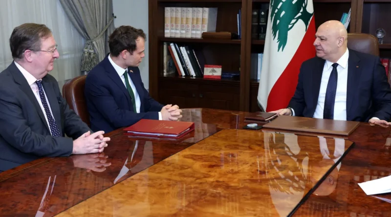 عون: وقف إطلاق النار في لبنان سيكون المدخل الطبيعي للمفاوضات المباشرة مع إسرائيل
                         , تضارب حادّ حول اتصال “مقترح” غير مسبوق بين عون ونتنياهو