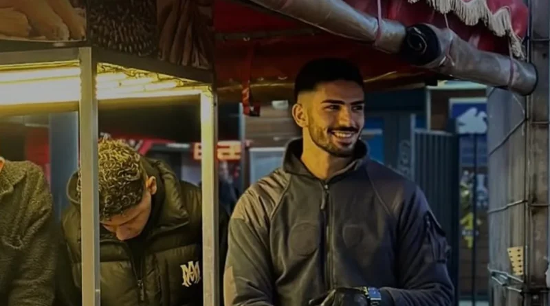 التركي “بائع الذرة الوسيم” يشعل “السوشال ميديا” (فيديو)