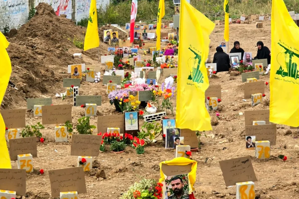 باريس تدعم المفاوضات وإبعاد طهران… هل قطعت تواصلها مع “حزب الله”؟