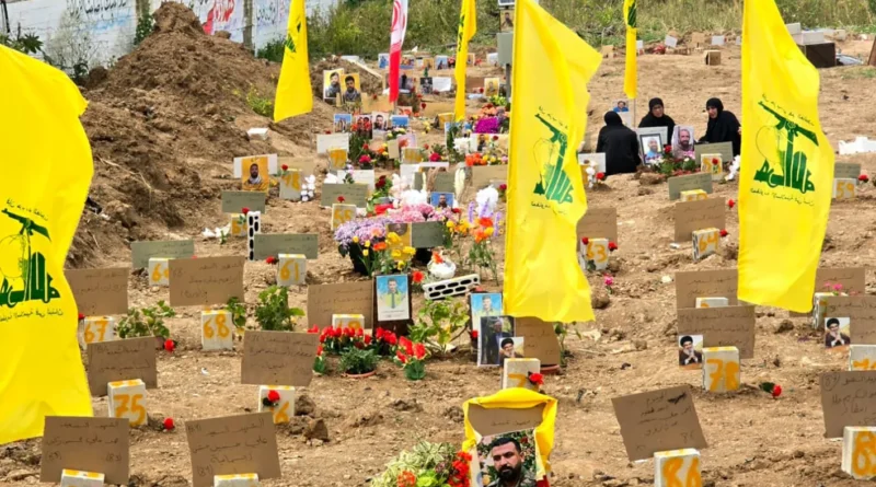 باريس تدعم المفاوضات وإبعاد طهران… هل قطعت تواصلها مع “حزب الله”؟