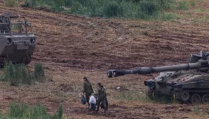 إعلام عبري: الجيش الإسرائيلي “سيُطهّر” جنوب لبنان بعد تثبيت خط الفصل مع “حزب الله”
                         , بدء عودة النازحين إلى الضاحية الجنوبية وبلدات جنوب لبنان… كيف يبدو المشهد؟ (صور وفيديو)