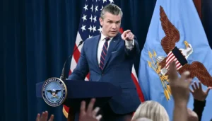 من الشاشة إلى غرفة الحرب: الجدل حول بيت هيغسيث