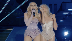 مادونا تفاجئ جمهور كوتشيلا إلى جانب سابرينا كاربنتر (فيديو)