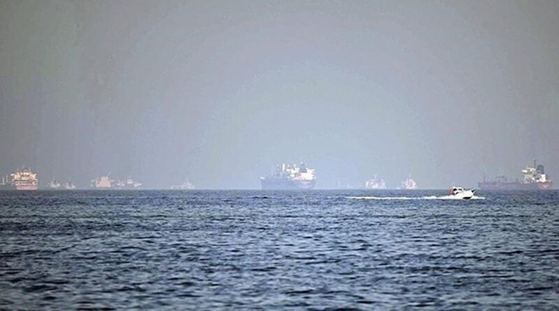 أسطول ناقلات نفط يغادر الخليج ويعبر مضيق هرمز مع استمرار فتحه