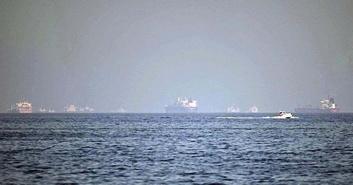 أسطول ناقلات نفط يغادر الخليج ويعبر مضيق هرمز مع استمرار فتحه