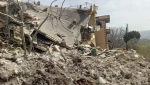 من بين ركام الحجر والبشر… “البلد (مش) ماشي”