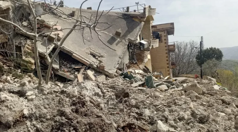 من بين ركام الحجر والبشر… “البلد (مش) ماشي”