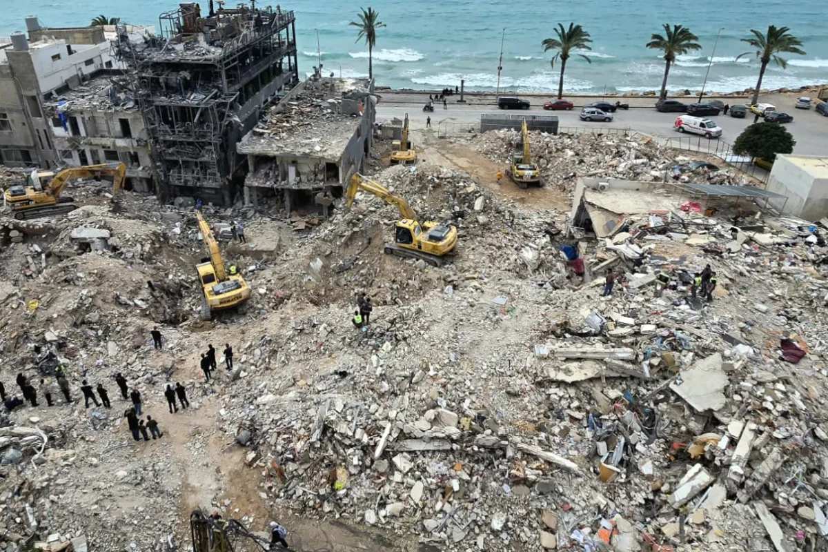 لحظات قبل وقف إطلاق النار في لبنان… ضحايا ومفقودون بغاراتٍ دمّرت حياً سكنياً في مدينة صور (فيديو)