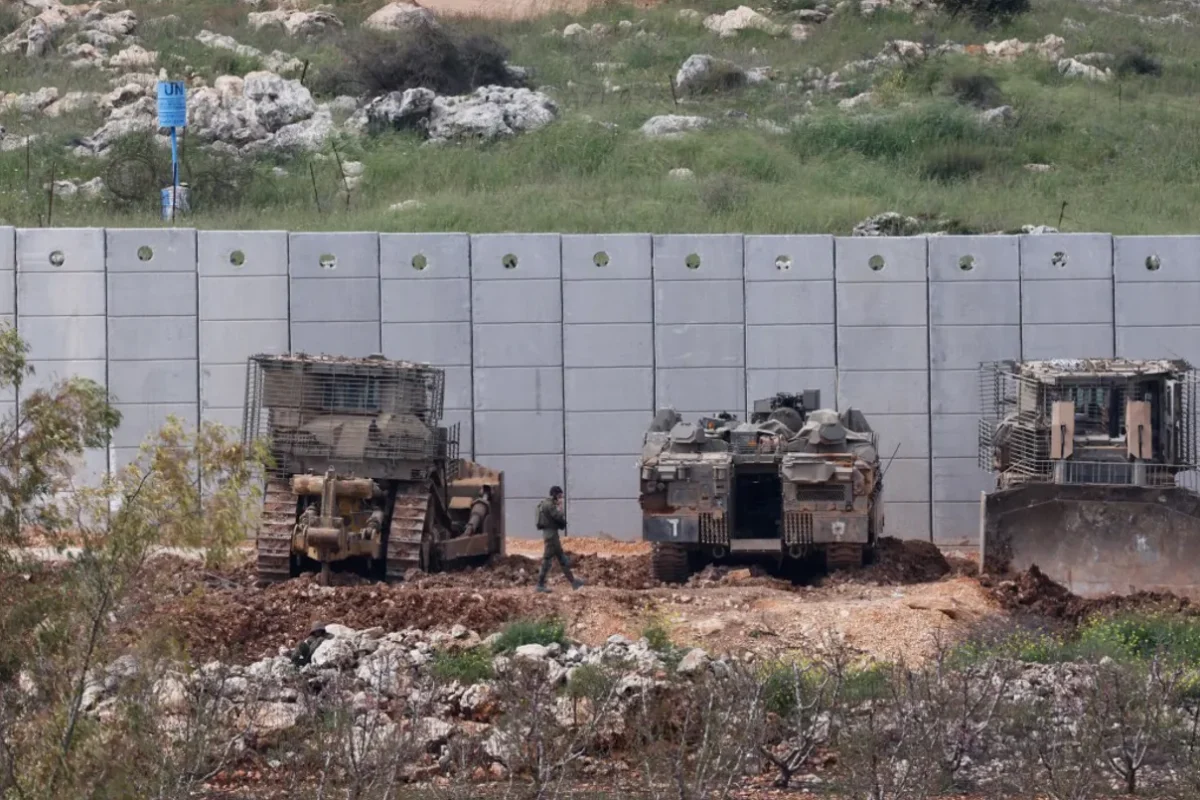 “حزب الله” في أول عملية بعد الهدنة: تدمير 4 دبابات بعبوة ناسفة في بلدة دير سريان جنوب لبنان