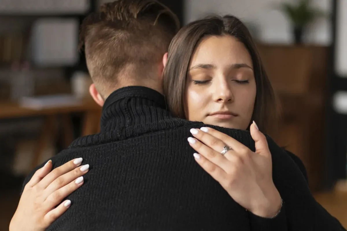 كلمات يجب تجنبها عند مؤاساة حزينٍ أو مكسور (صور)