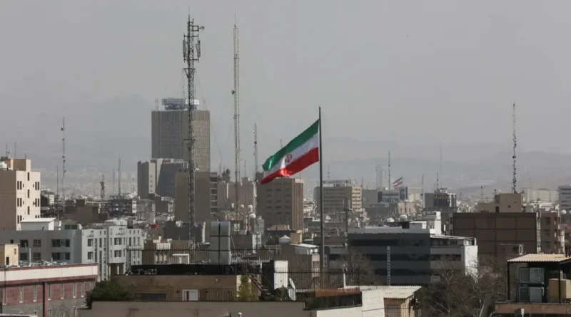 50  يوماً بلا إنترنت: كيف شلّ الحجب الاقتصاد في إيران؟