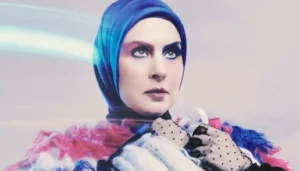 سامية بنشاو… قصة نجاح محجبة غيّرت صورة المرأة المسلمة في الموضة (صور وفيديو)