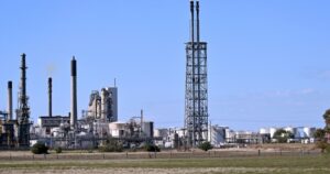 هل يمكن أن يتخلى العالم عن الوقود الأحفوري؟