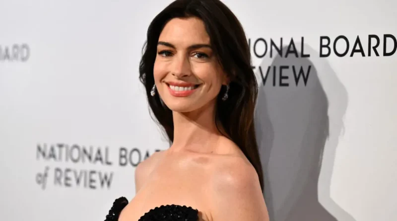 آن هاثاواي تتصدّر التفاعل بعد عبارة “إن شاء الله” (فيديو)