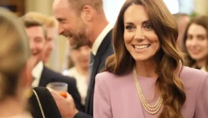 كيت ميدلتون تفرض حضورها في المئوية لميلاد الملكة إليزابيث الثانية بفستان أنيق (صور)
                         , كيت ميدلتون بعد السرطان… كيف غيّر المرض أسلوب حياتها؟