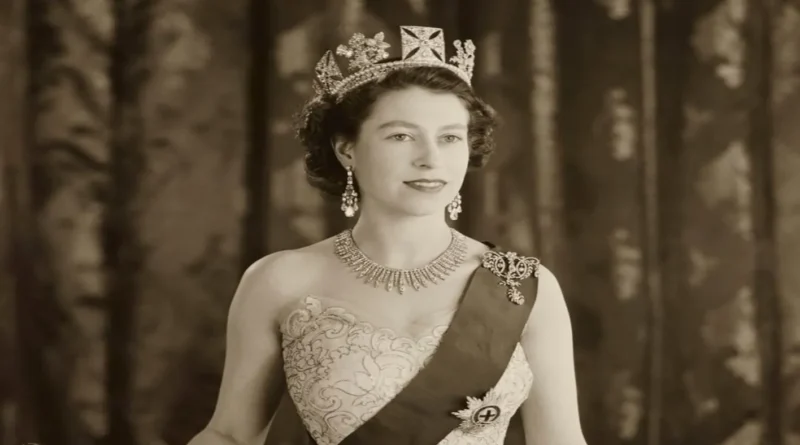 الملكة إليزابيث الثانية… أناقة ملكيّة ومجوهرات تروي التّاريخ (صور)