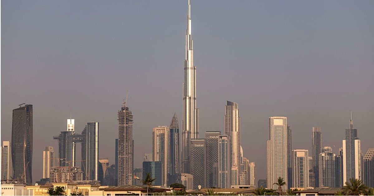 فندق سانت ريجيس النخلة في دبي يقلص خدماته بدعوى “التجديد”