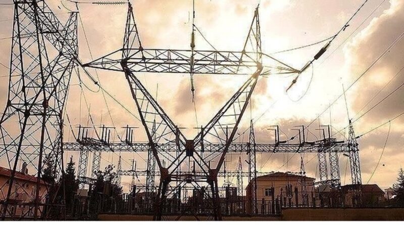 تداعيات الحرب تطيح بنصف إمدادات الطاقة في العراق.. عجز بـ 30 ألف ميغاواط