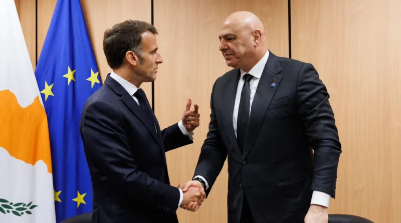 ماكرون: دعم متواصل للبنان لترسيخ السيادة وحصر السلاح بيد الدولة
                         , جوزف عون: لبنان يقف عند مفترق طرق حاسم