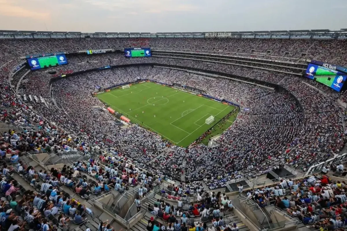 تذكرة نهائي كأس العالم 2026 تتجاوز مليوني دولار… ماذا يمكن أن تشتري بهذا المبلغ؟