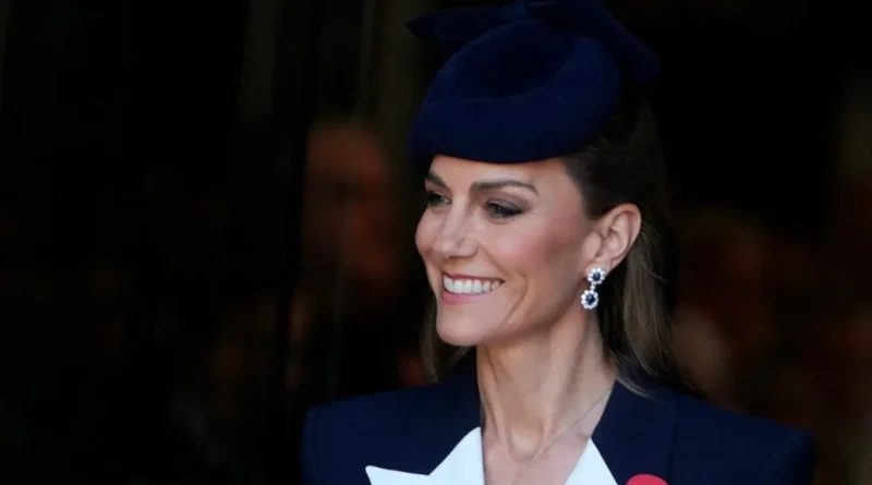 كيت ميدلتون تمثّل الملك تشارلز في يوم أنزاك بإطلالة من جيفنشي (صور وفيديو)
                         , كيت ميدلتون بعد السرطان… كيف غيّر المرض أسلوب حياتها؟