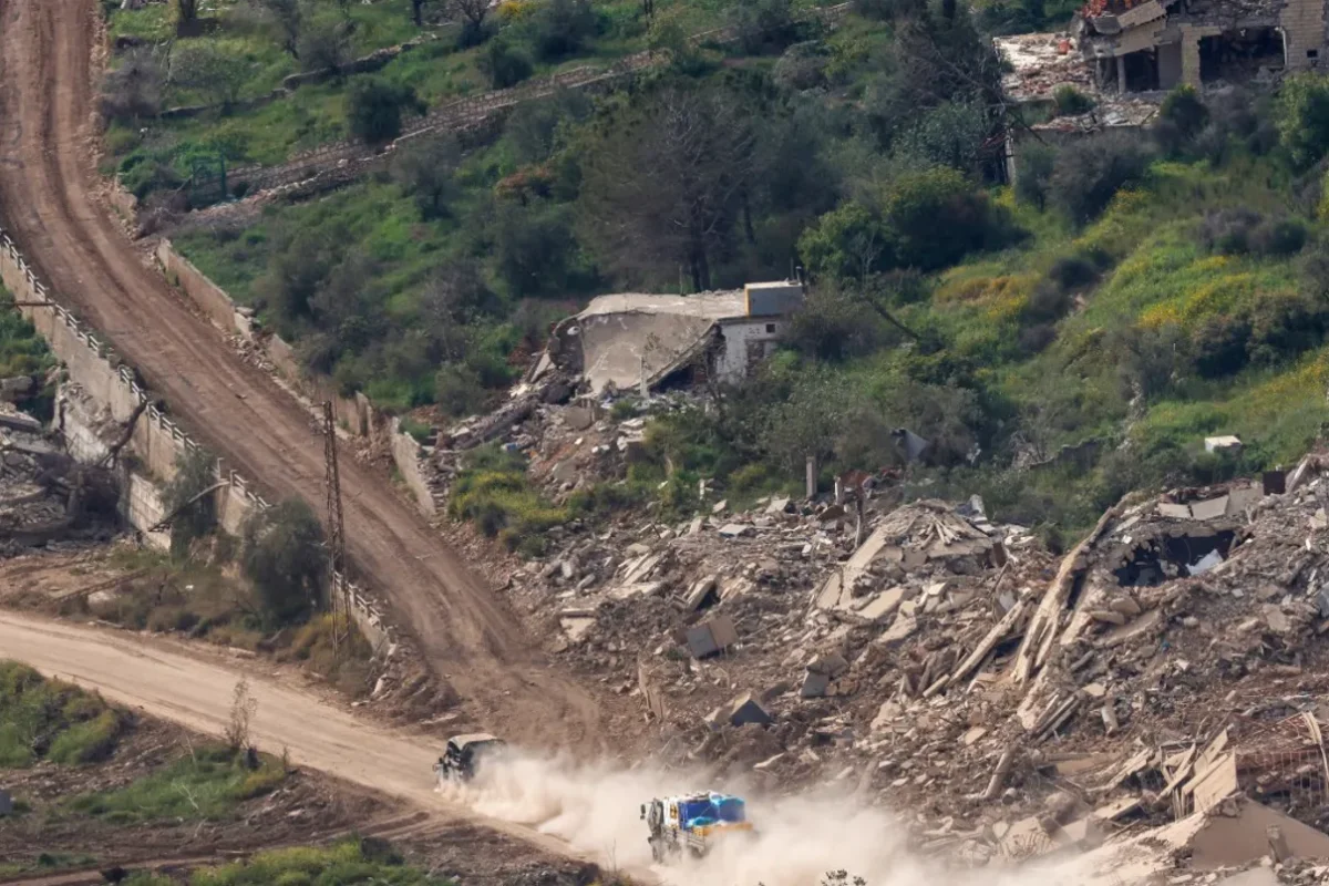 لبنان يتحرّك لاحتواء التصعيد الإسرائيلي… اتّصالات مع واشنطن لتثبيت وقف النار
                         , الانفجار الأعنف بين الرئيس جوزف عون و”حزب الله” , 
                   كيف يمكن أن تواجه السلطة اللبنانية “انقلاب حزب الله”؟