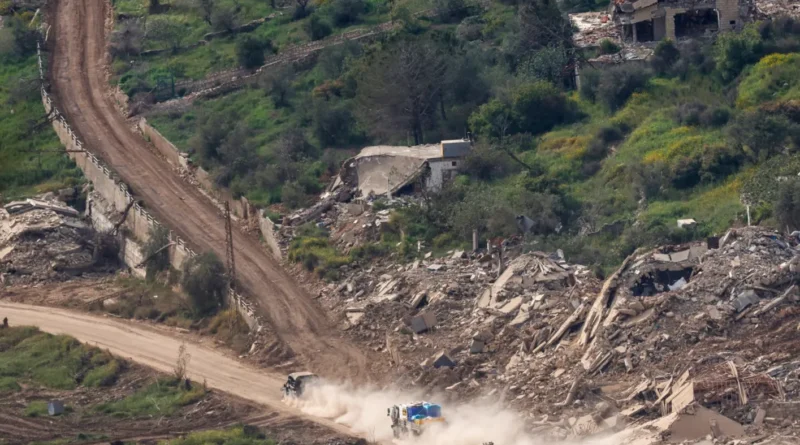 لبنان يتحرّك لاحتواء التصعيد الإسرائيلي… اتّصالات مع واشنطن لتثبيت وقف النار
                         , الانفجار الأعنف بين الرئيس جوزف عون و”حزب الله” , 
                   كيف يمكن أن تواجه السلطة اللبنانية “انقلاب حزب الله”؟