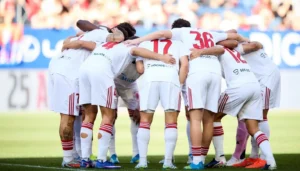 هل تخسر الدوريات الخمسة الكبرى أعمدتها الرئيسية؟