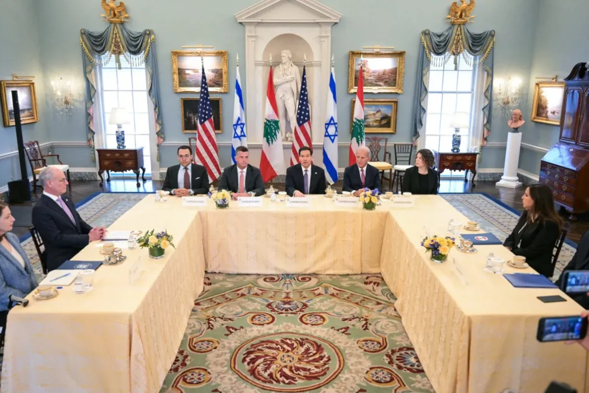 لبنان وإسرائيل نحو “اتفاق تطبيع”؟
                         , نفيٌ أميركي إسرائيلي لاتجاهات احتلالية للجنوب… لبنان يقترب من حسم “الاستراتيجية التفاوضية” , 
                   هل ستتراجع الدولة اللبنانية عن المفاوضات المباشرة مع إسرائيل؟