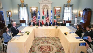 لبنان وإسرائيل نحو “اتفاق تطبيع”؟
                         , نفيٌ أميركي إسرائيلي لاتجاهات احتلالية للجنوب… لبنان يقترب من حسم “الاستراتيجية التفاوضية” , 
                   هل ستتراجع الدولة اللبنانية عن المفاوضات المباشرة مع إسرائيل؟