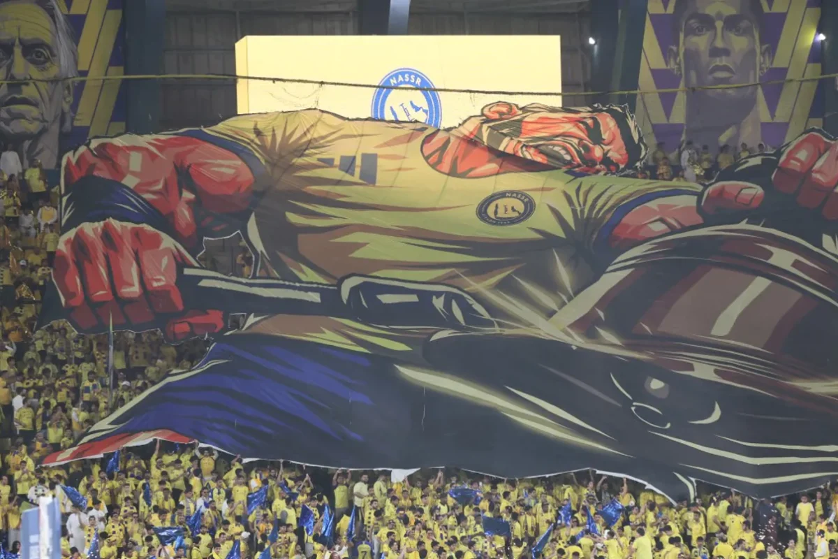 كم نقطة تفصل النصر عن لقب الدوري السعودي؟