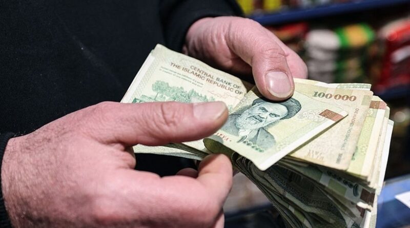 مع انهيار التومان.. كيف تقلصت مدخرات الإيرانيين بنسبة 500% خلال عشر سنوات؟