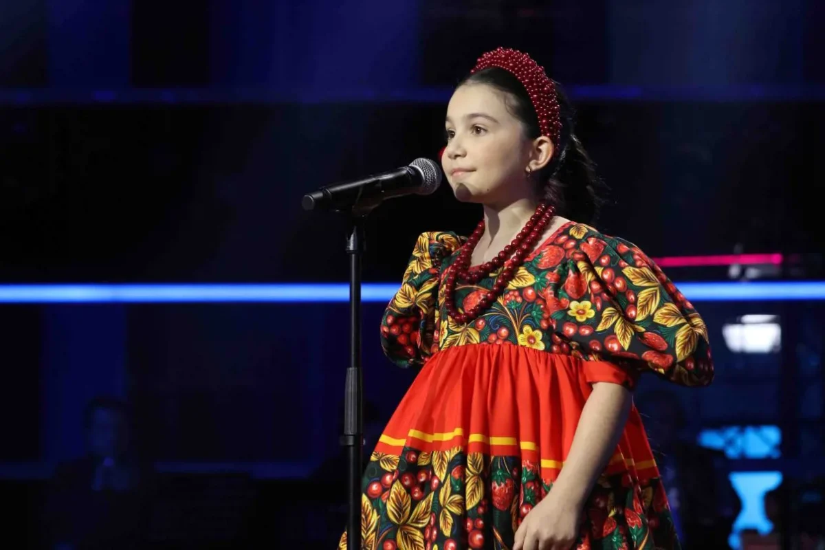 الطفلة إيميليا تخطف الأضواء في “The Voice Kids”… ورقصتها تتحوّل إلى ترند (فيديو)