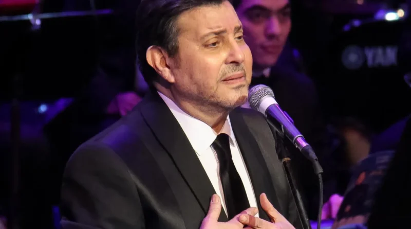 لماذا نحب هاني شاكر رغم أنه يُبكينا كثيراً؟