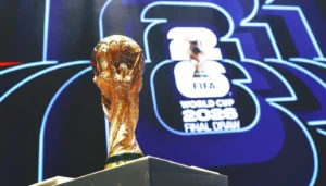 عشاق كرة القدم في آسيا يترقبون حقوق البث في كأس العالم 2026