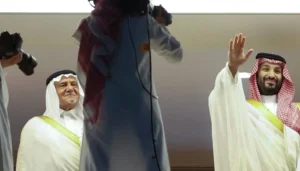تفاعل جماهيري كبير لحظة ظهور الأمير محمد بن سلمان على شاشة ملعب لقاء الهلال والخلود (فيديو)