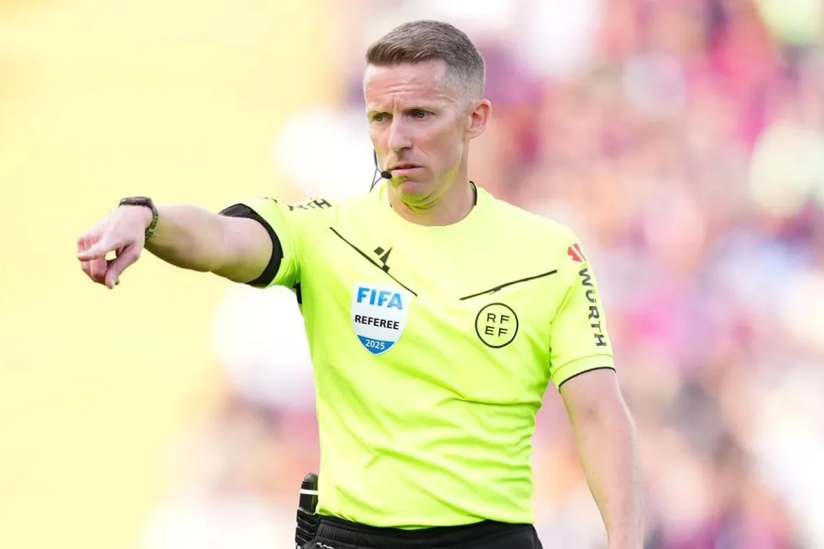 من هو أليخاندرو هيرنانديز هيرنانديز حكم مباراة الكلاسيكو بين برشلونة وريال مدريد؟