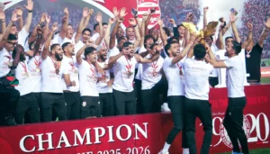 احتفالات مجنونة لجمهور النادي الأفريقي بلقب الدوري التونسي (فيديو)