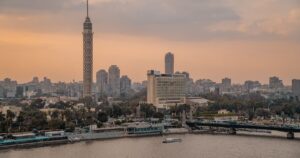 “خدعة حكومية” لمحدودي الدخل.. هكذا يتم التلاعب بأحلام بسطاء المصريين