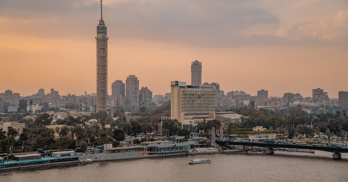 “خدعة حكومية” لمحدودي الدخل.. هكذا يتم التلاعب بأحلام بسطاء المصريين