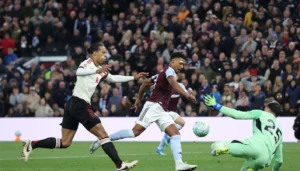 كيف أصبحت حسابات ليفربول للتأهل إلى دوري أبطال أوروبا بعد خسارته أمام أستون فيلا؟