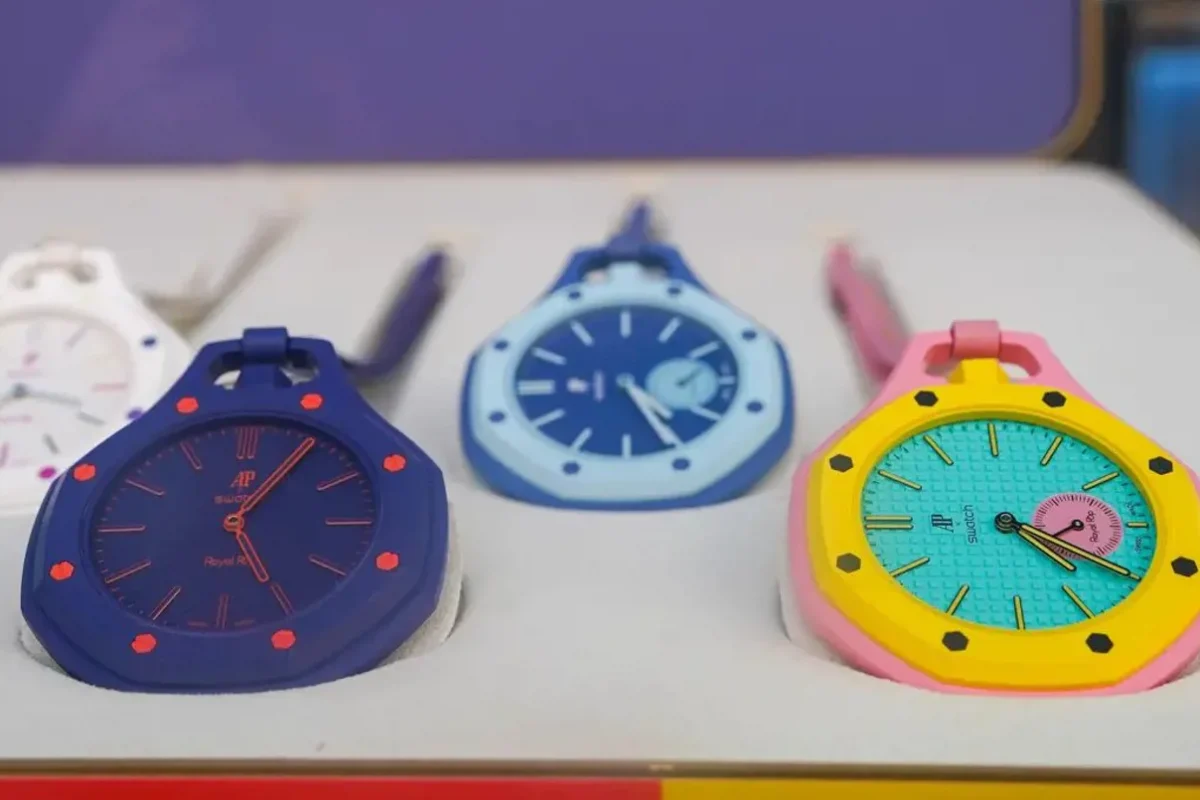 ليست ذكية ولا رقمية.. ساعة Royal Pop من Swatch تعيد عقارب الزمن إلى الوراء وتشعل هوس الشراء
                         , ساعات Swatch الجديدة تتحول إلى ظاهرة عالمية… طوابير ومخيمات وإلغاء مفاجئ (فيديو)