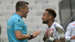 فضيحة في الدوري البرازيلي… حكم يستبدل نيمار بالخطأ (فيديو)