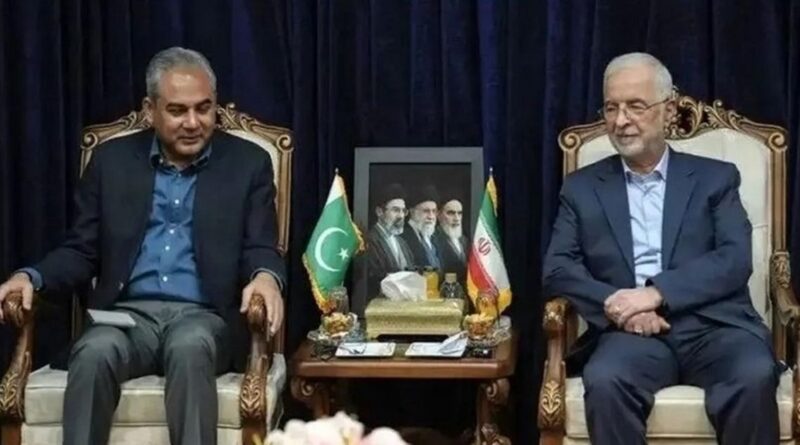 إيران تنهي تبعيتها لترانزيت الإمارات وتتسلم بضائعها عبر موانئ باكستان