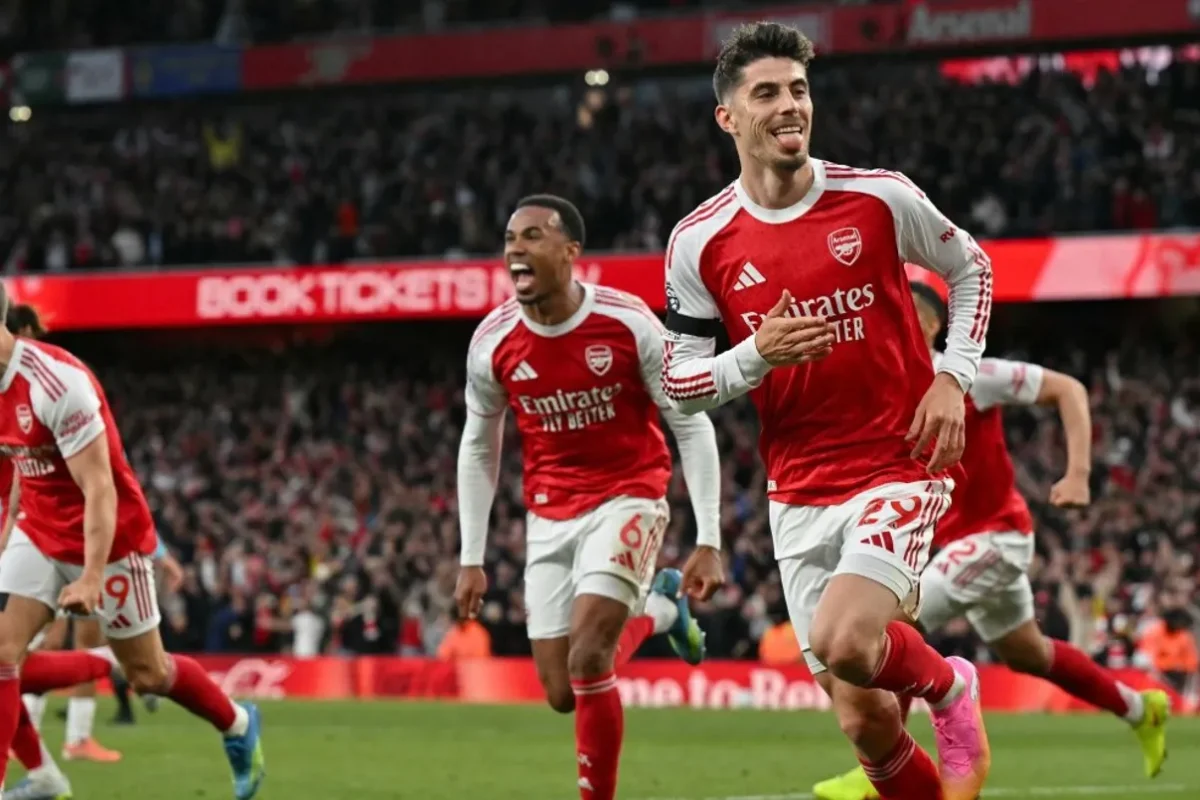 أرسنال يُتوج بلقب الدوري الإنكليزي الممتاز للمرة الـ14 في تاريخه (فيديو)