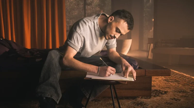 حسام السيلاوي يعلن اعتزاله الفن: “هاي آخر سنة”